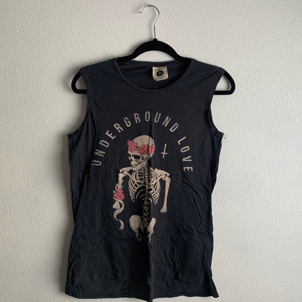Small faded Gray Cotton On Muscle T